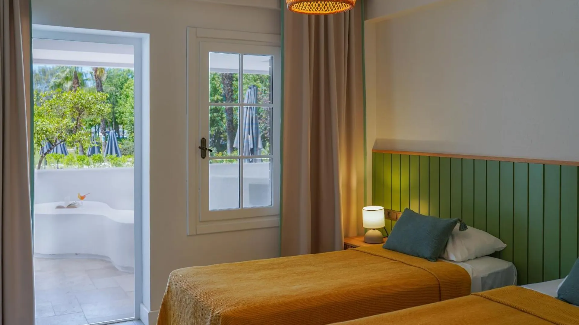 Hotel Club-E Fethiye 3*,